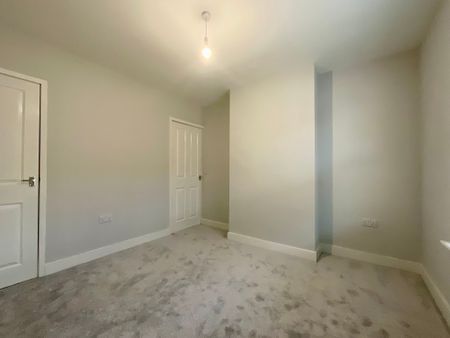 2 bedroom Mid Terraced House to let - Photo 3