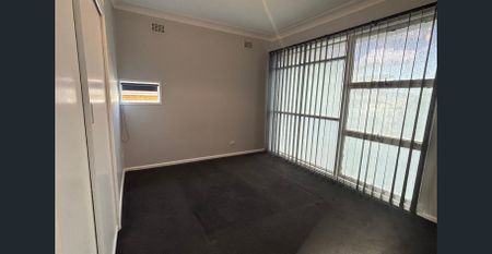 Three Bedroom Home in Central Location - Photo 3