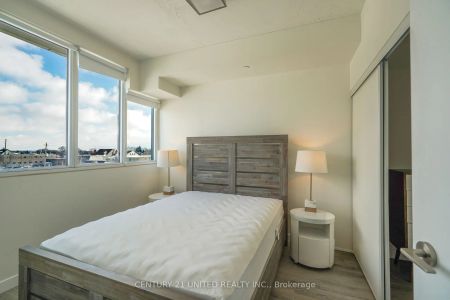 100 Bond Street E #314 - Photo 5