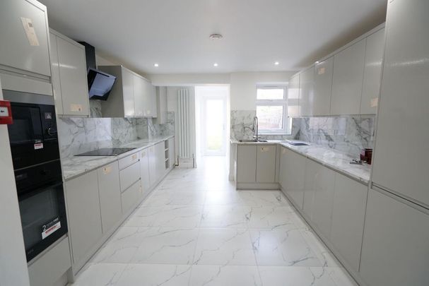 1 bedroom in a house share to rent - Photo 1