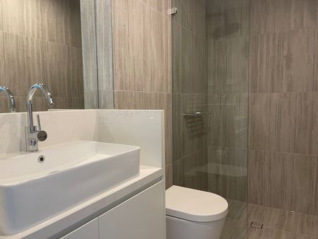 TWO BEDROOM APARTMENT IN CENTRAL LOCATION - Photo 5