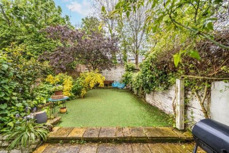 4 bedroom terraced house to rent - Photo 5