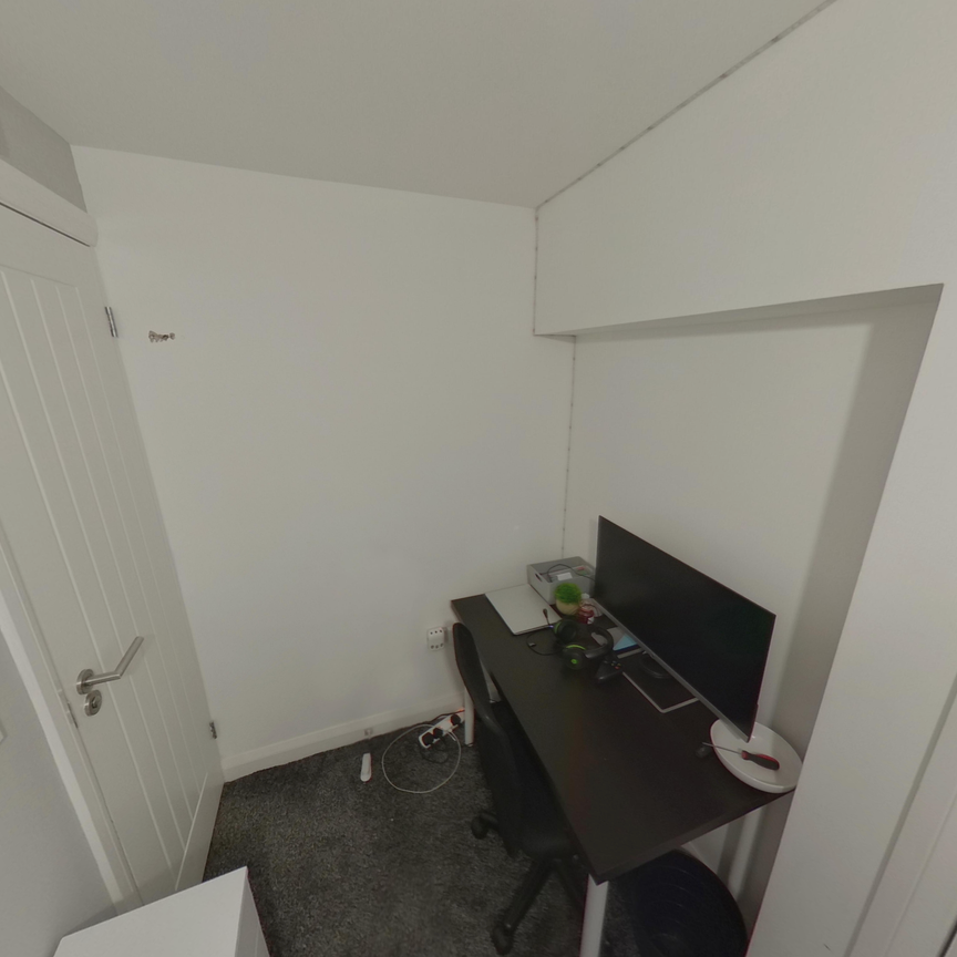 5 Bedroom House to Rent - Photo 1