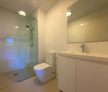 MODERN TWO-BEDROOM APARTMENT IN THE HEART OF CAMPBELLTOWN - Photo 5