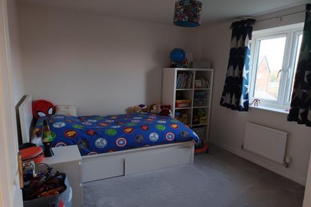 3 bedroom semi-detached house to rent - Photo 4