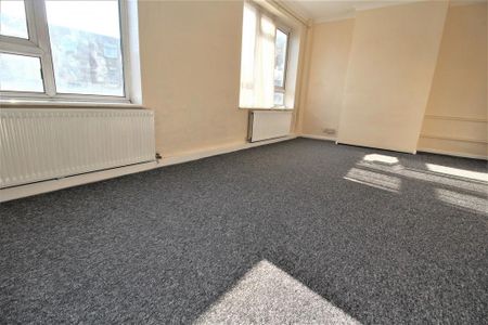 3 bedroom maisonette to rent - Photo 4