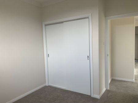 Near New 2 Bedroom Granny Flat with Solar - Photo 2