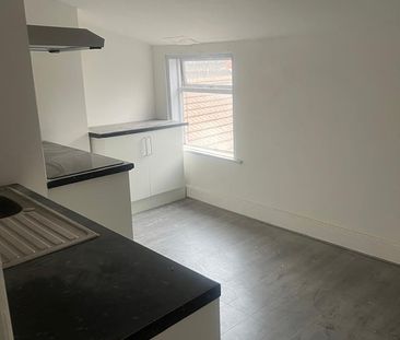 2 Bed Flat, Wilmslow Road, M14 - Photo 3