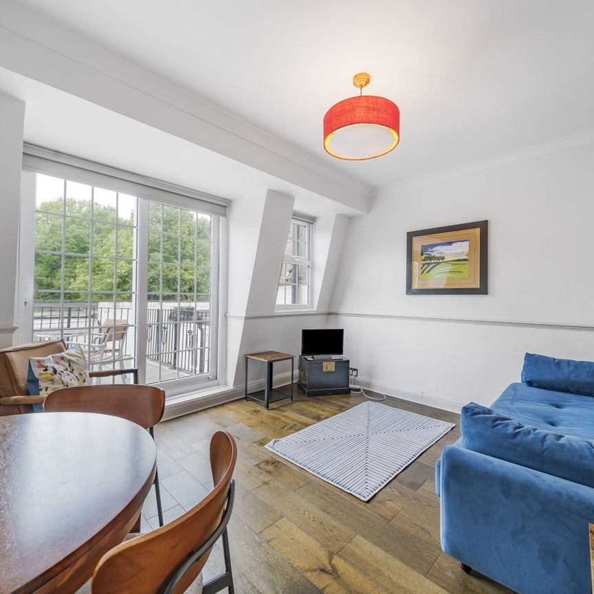 Flat to rent - Old Woolwich Road, Greenwich, SE10 - Photo 1