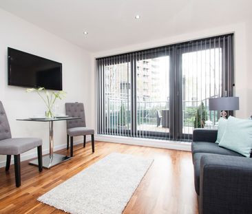 Studio Flat, Fairmont Avenue, E14 - Photo 1