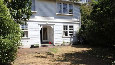 Charming 3 bedroom Kelburn Flat with Garden - Photo 3