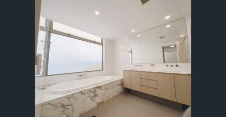 Penthouse with spectacular water views, freshly painted with new carpet... - Photo 5