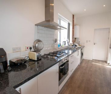 1 bedroom in a house share to rent - Photo 5