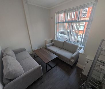 5 bedroom private hall to rent - Photo 1