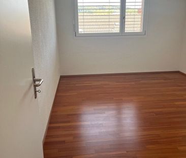 Living in a central location - Photo 2