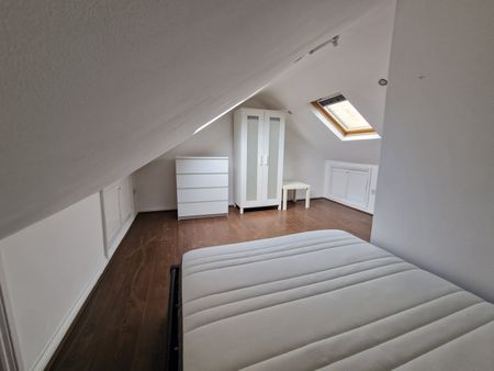 2 Bed Flat, Kensington Avenue, E12 - Photo 3