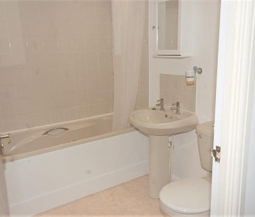 2 bedroom semi-detached house to rent - Photo 6