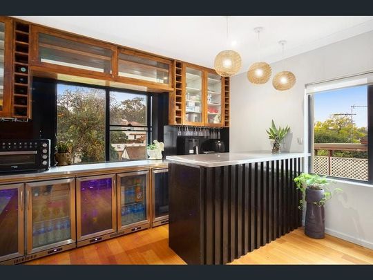 Stylish & Spacious Contemporary Home - Photo 1