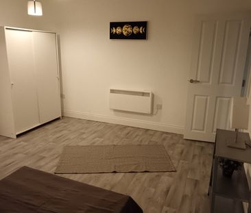 1 Bed Flat, Bensham Manor Road, CR7 - Photo 2