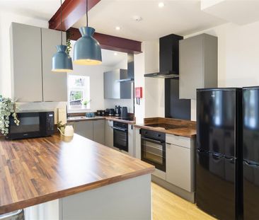 Charlton Road, Kingswood - Photo 4