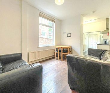 4 bedroom terraced house to rent - Photo 1