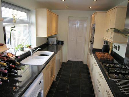 3 bedroom terraced house to rent - Photo 5