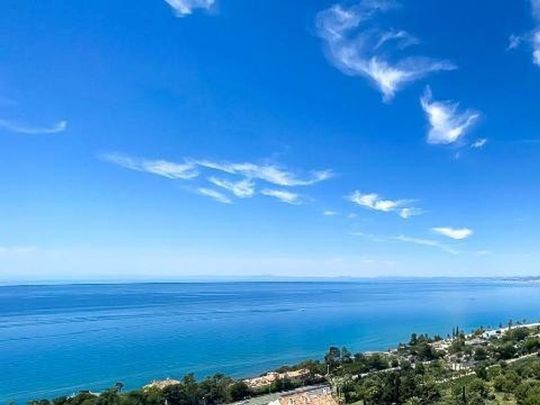 Luxury Apartment for rent in Marbella Del Este, Spain - Photo 1