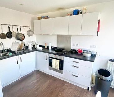 1 bedroom in a house share to rent - Photo 2