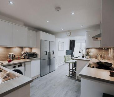 6 bedroom semi-detached house to rent - Photo 3
