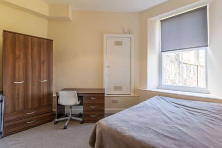 4 bedroom flat to rent - Photo 2