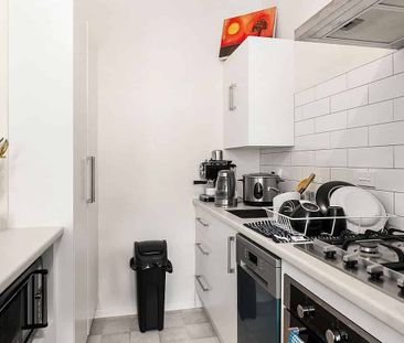 Cosy renovated flat, 5 min walk to shops & beach - Photo 4