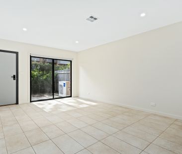 Modern Townhouse - Photo 4