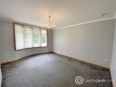 4 Bedroom Semi-Detached Bungalow to Rent - Photo 3