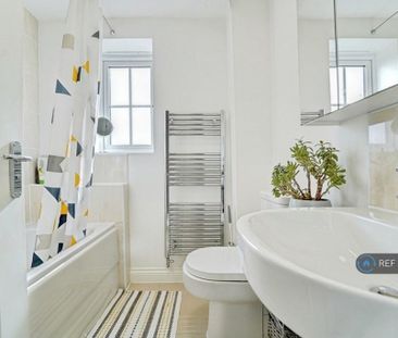 3 bedroom semi-detached house to rent - Photo 6