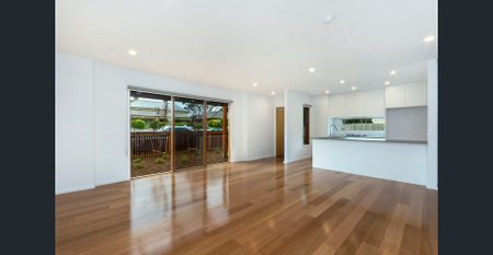 Modern Two-Bedroom Townhouse in a Prime Location - Photo 2