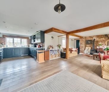 4 bedroom semi-detached house to rent - Photo 5