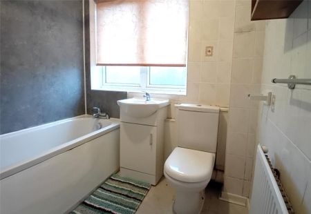 3 bedroom terraced house to rent - Photo 2