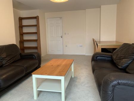 2 bedroom flat to rent - Photo 2