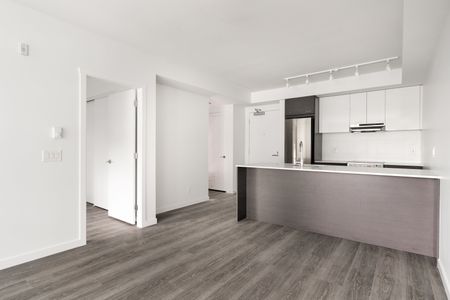 537 Foster Avenue, Coquitlam - Photo 3