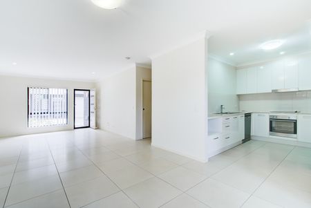 2/44 Holland Cres, Capalaba QLD 4157 - Townhouse For Rent | Domain - Photo 2