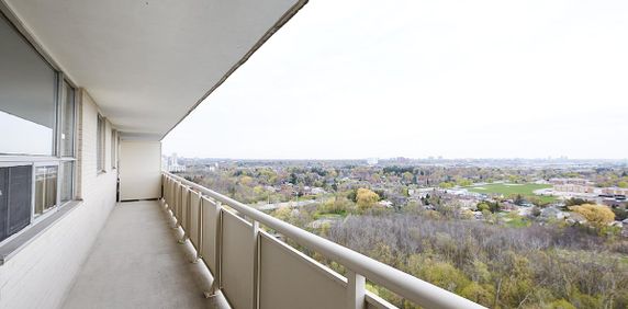 Large 2 Bedroom in Central Mississauga - Photo 2