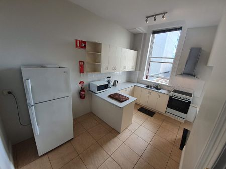 3-bedroom shared house, Malop St - Photo 3