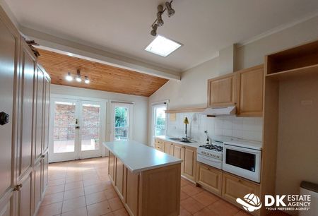 Great Family Home in Footscray - Photo 3