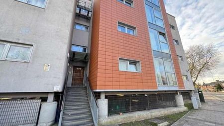 Hermit Road, London, E16 - Photo 2