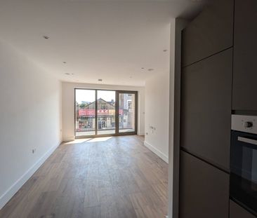 2 Bed Flat, Oto Tower, IG3 - Photo 3