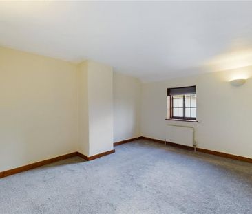 4 bedroom semi-detached house to rent - Photo 6