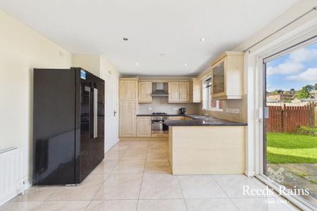 4 Johnston Park Gransha Road, Dundonald, Belfast, BT16 2HN - Photo 5