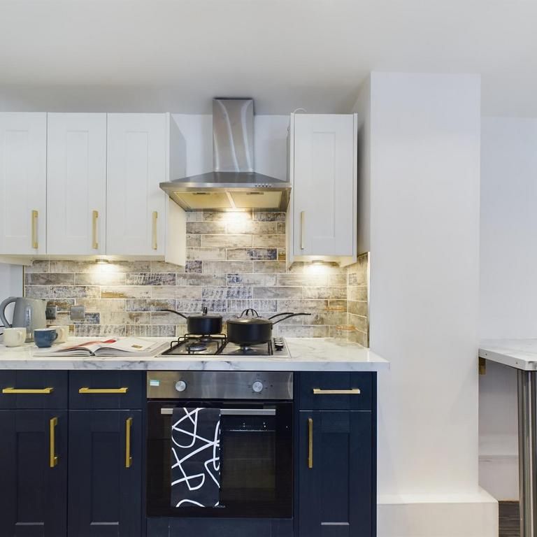 1 bedroom in a house share to rent - Photo 1