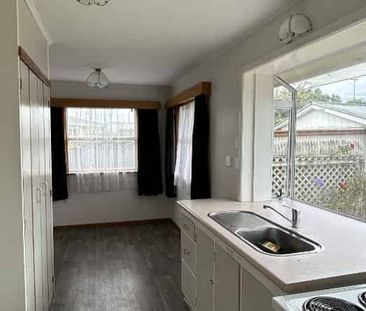 Appealing on Ascot - Photo 1