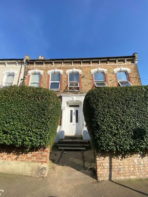 Studio Flat, Alkham Road, N16 - Photo 1